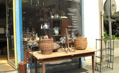 Brocante Labatut 17 Grande Rue, 18350 Nérondes, France