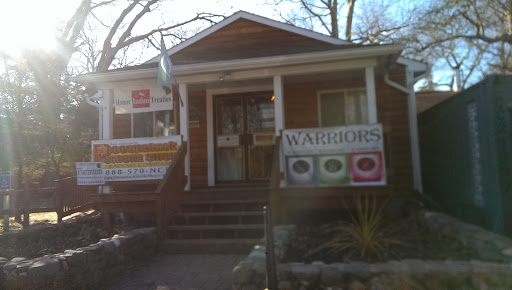 Tobacco Shop «Poospatuck Smoke Shop», reviews and photos, 207 Poospatuck Ln, Mastic, NY 11950, USA