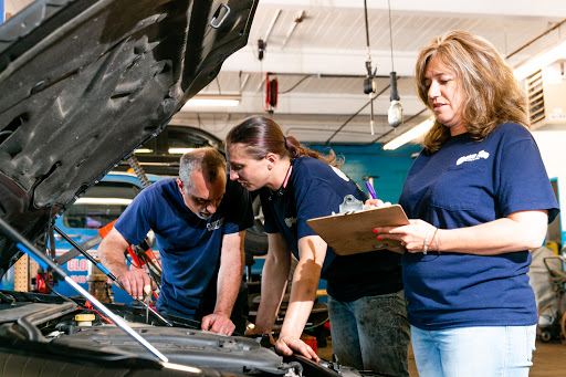 Auto Repair Shop «Closs Tire & Auto», reviews and photos, 1340 N Lewis Ave, Waukegan, IL 60085, USA