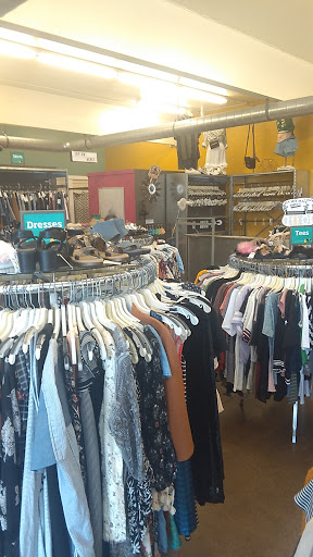 Used Clothing Store «Buffalo Exchange San Diego - Pacific Beach», reviews and photos, 1079 Garnet Ave, San Diego, CA 92109, USA