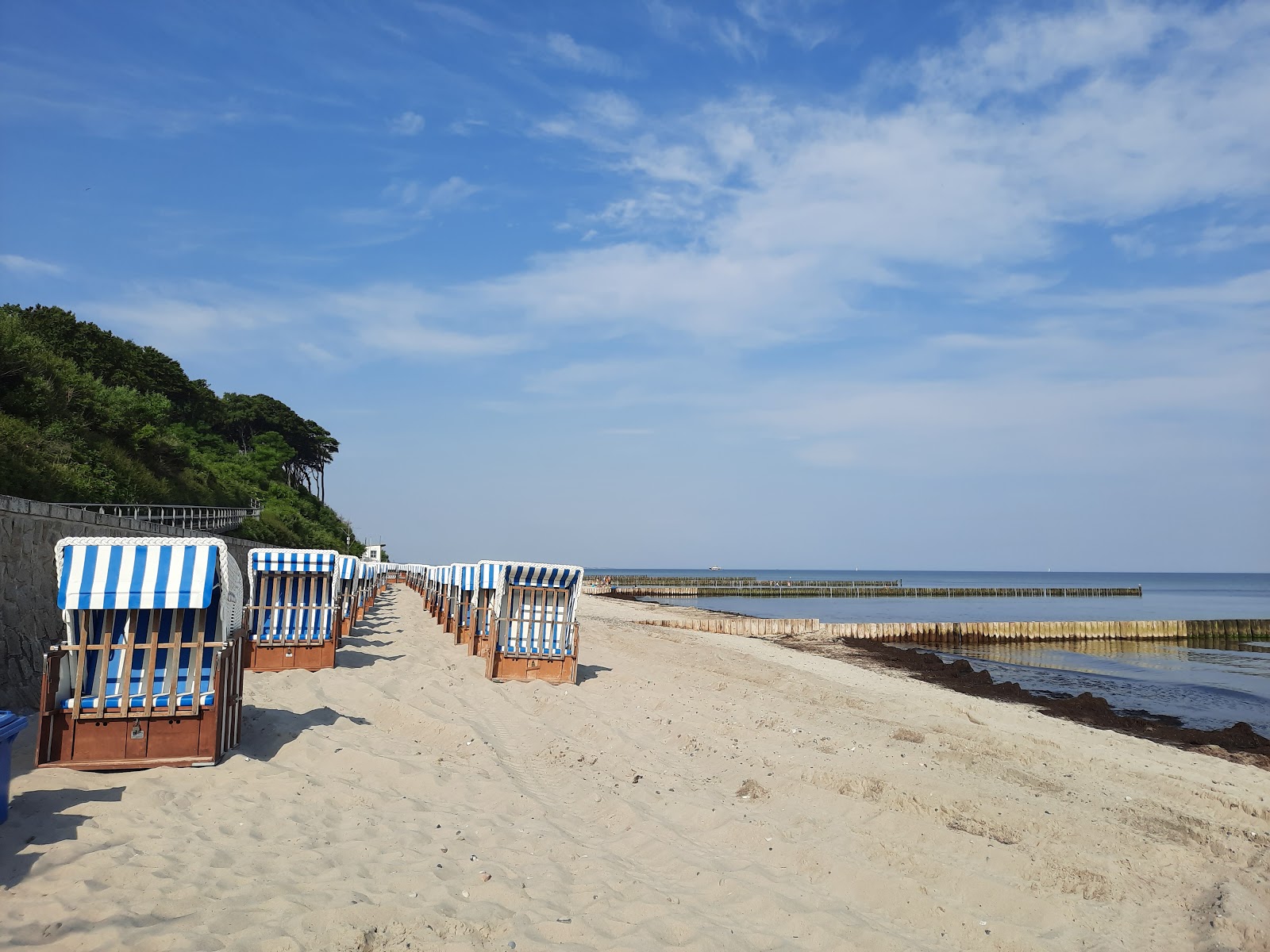 Strand Nienhagen'in fotoğrafı düz ve uzun ile birlikte