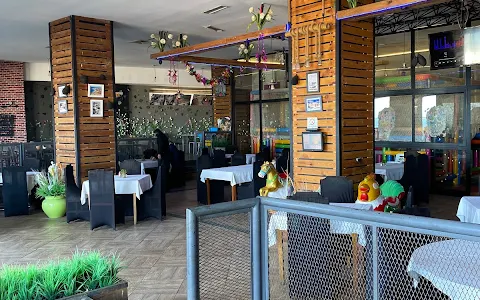 Restaurant Al Mida مطعم المِيدة image