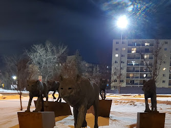 Bronze wolf statues