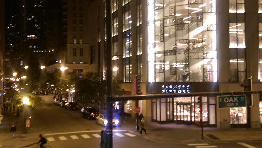 Department Store «Barneys New York, Chicago», reviews and photos, 15 E Oak St, Chicago, IL 60611, USA