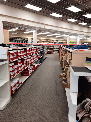 Shoe Store «Famous Footwear», reviews and photos, 1665 Olentangy River Rd, Columbus, OH 43212, USA