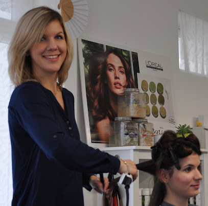 Hairstyling by Martina Lenherr