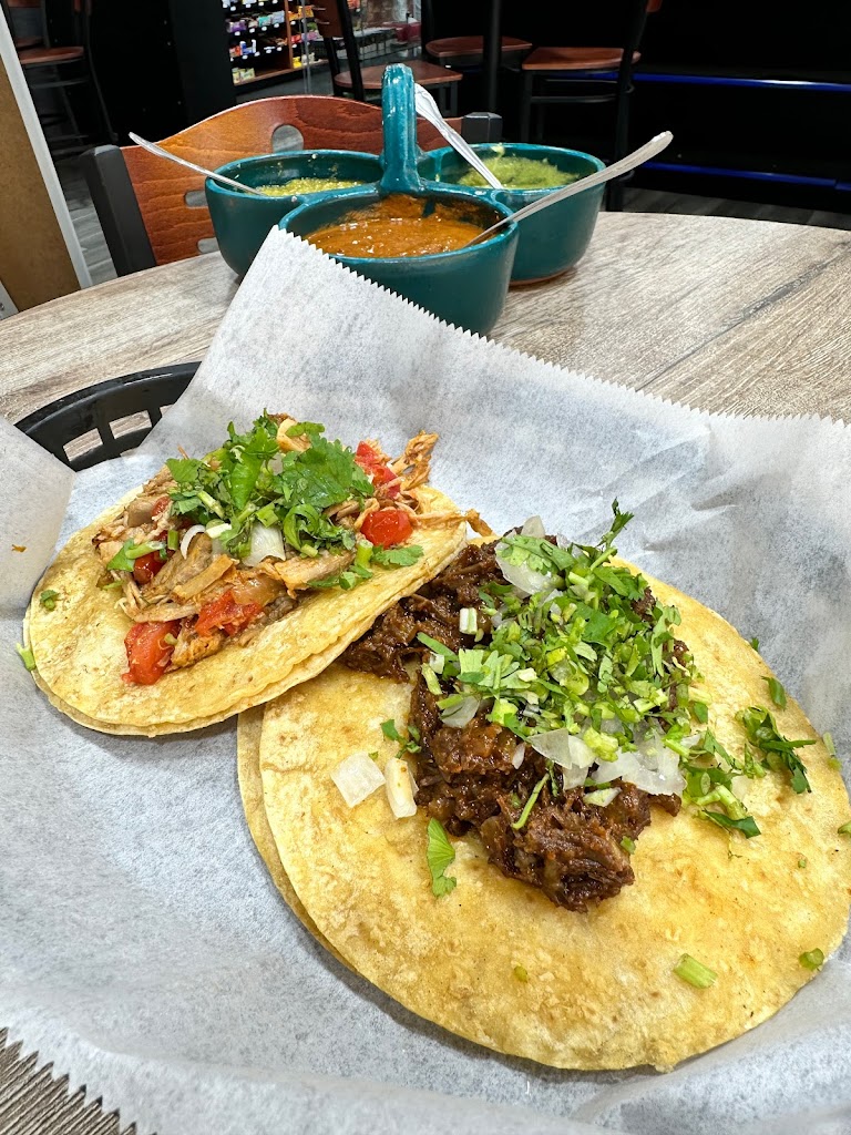 Antojitos y comida mexicana 30096