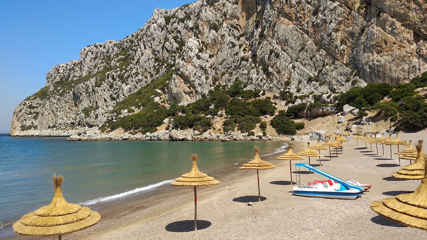 Foto van Oued El Marsa met zand met kiezelstenen oppervlakte