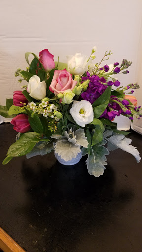 Consignment Shop «Old Bank Flowers Art and Marketplace», reviews and photos, 66 Main St, East Hampton, CT 06424, USA