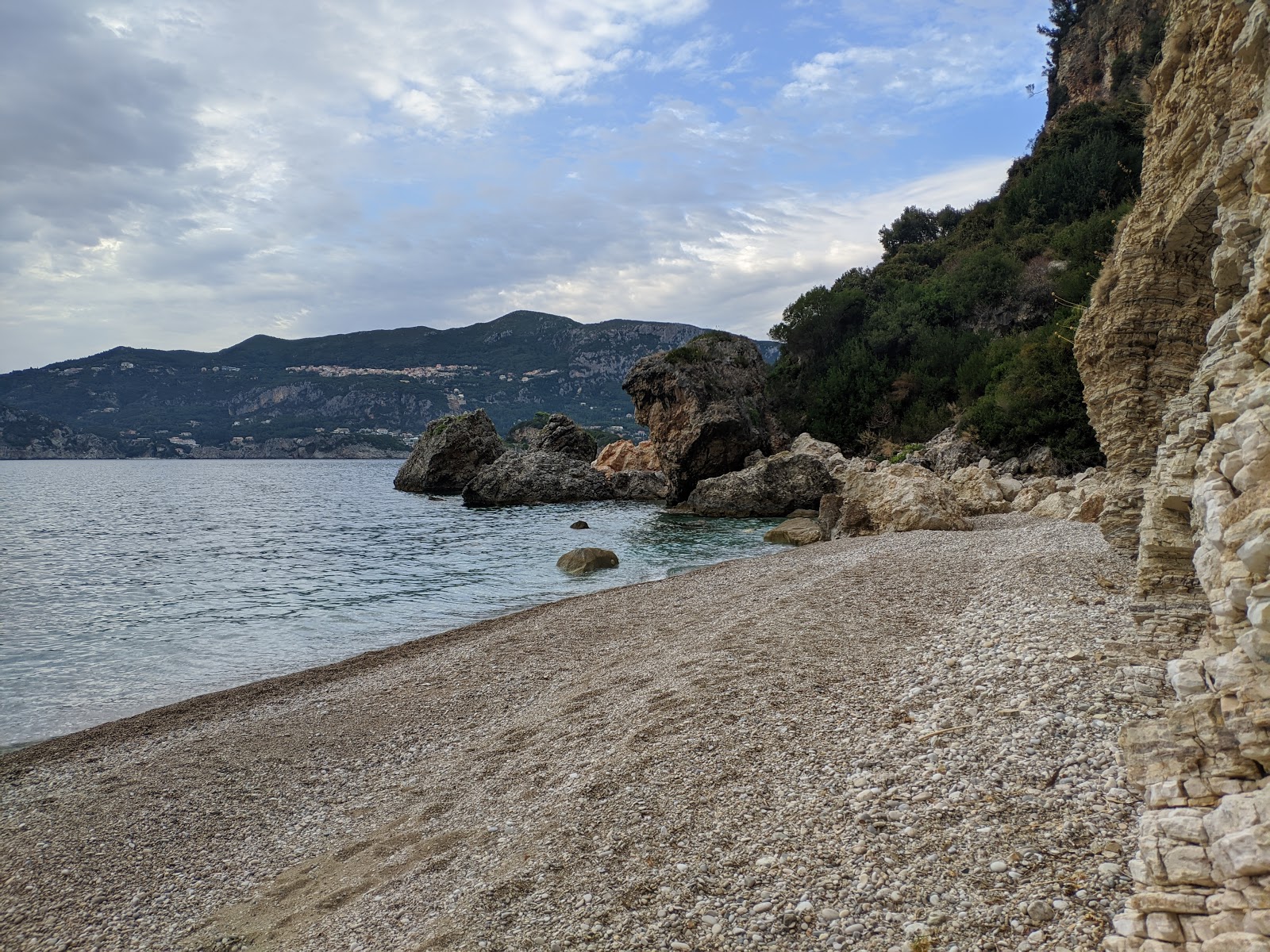 Foto von Kolias beach mit sehr sauber Sauberkeitsgrad