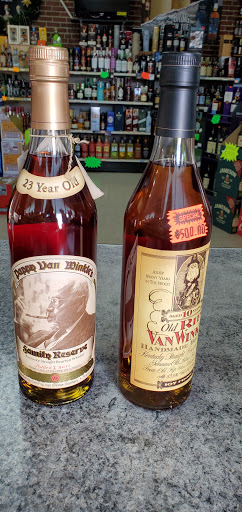 Liquor Store «Wine Vault», reviews and photos, 2 Fairbanks St, Framingham, MA 01701, USA