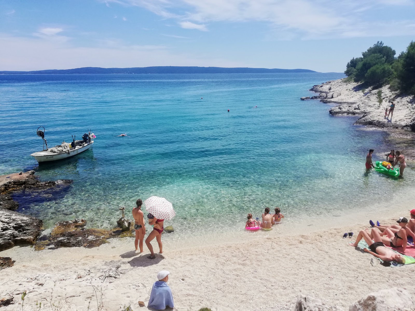 Put Tatinje beach的照片 带有微海湾