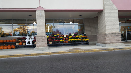 Grocery Store «Kroger», reviews and photos, 31300 Michigan Ave, Westland, MI 48186, USA