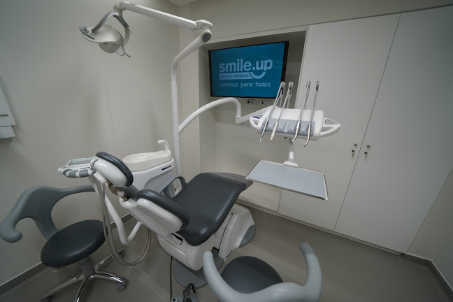 Smile.up Clinicas Dentarias Setúbal - Dentista