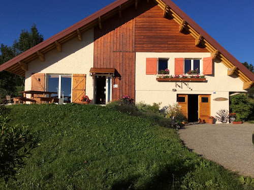 Au Charnet : location gîte - chambres d'hôtes location de vacances montagnes Jura Metabief Doubs à Les Fourgs