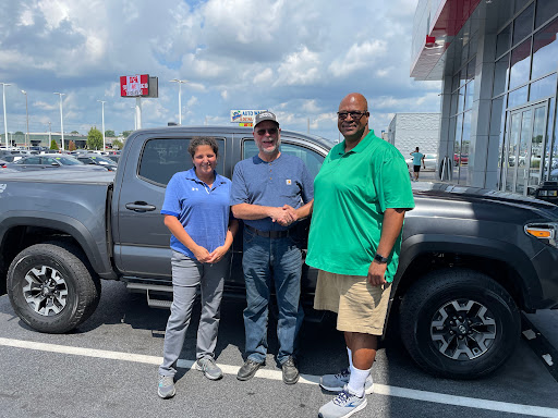 Toyota Dealer «Toyota of Bowling Green», reviews and photos, 2398 Scottsville Rd, Bowling Green, KY 42104, USA