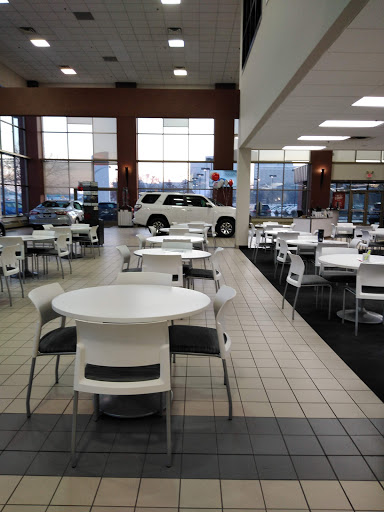 Toyota Dealer «Walser Toyota», reviews and photos, 4401 American Blvd W, Bloomington, MN 55437, USA