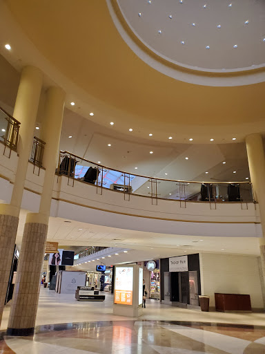 Book Store «Barnes & Noble», reviews and photos, 112 Eisenhower Pkwy, Livingston, NJ 07039, USA