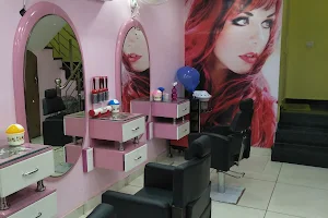 Rafi's Unisex Salon - Best Female Hair Designer/ Top Bridal Makeup Artist/Best Skin Treatment/Hair Chemical Treatment image