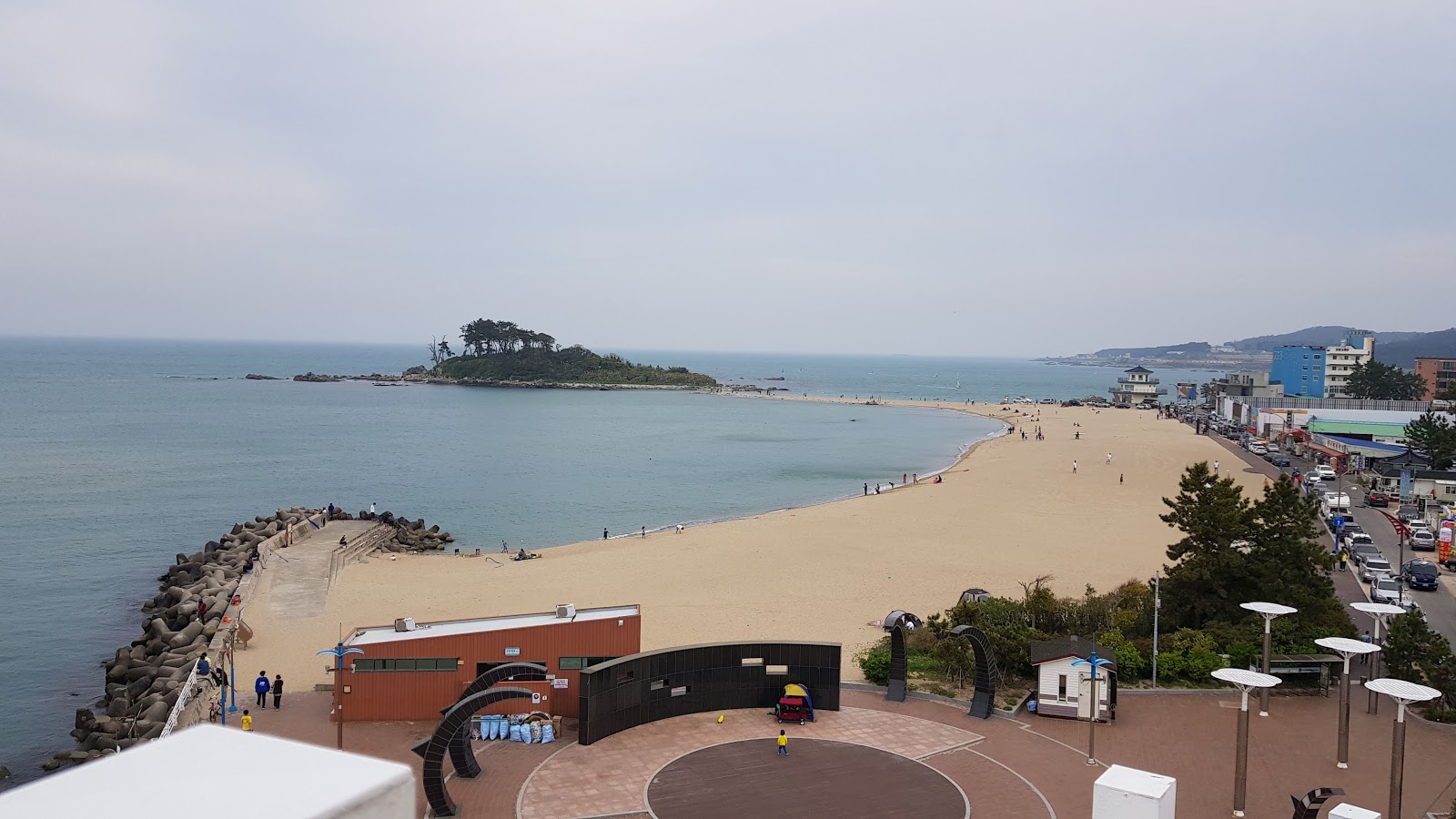 Foto de Jinha Beach - lugar popular entre os apreciadores de relaxamento