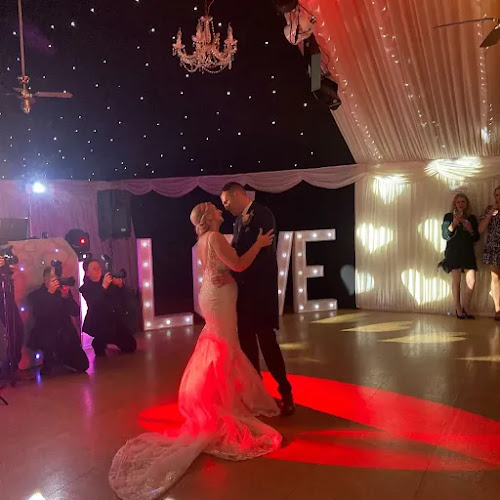Comments and reviews of RMH Entertainments - Wedding & Party DJ