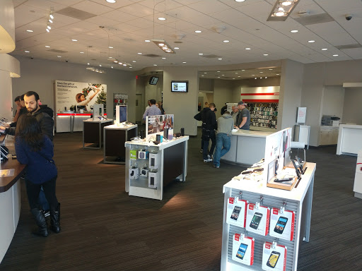 Cell Phone Store «Verizon», reviews and photos, 7405 Laguna Blvd #140, Elk Grove, CA 95758, USA