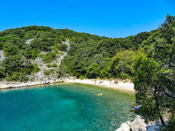 Foto di Uvala Rabasalj con sporca livello di pulizia