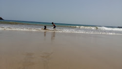 Praia de Portinho'in fotoğrafı dağlarla çevrili