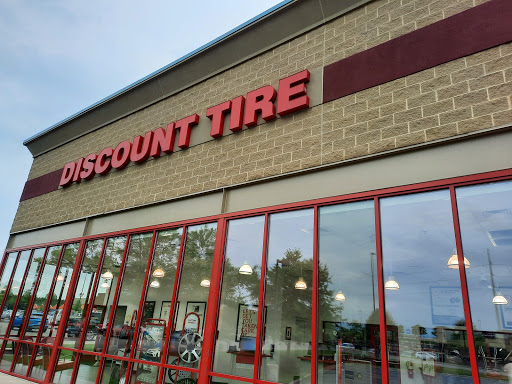 Discount Tire Store - Apple Valley, MN, 15102 Foliage Ave, Apple Valley, MN 55124, USA, 
