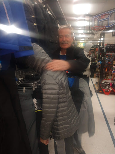 Sporting Goods Store «Big 5 Sporting Goods - Tacoma», reviews and photos, 2505 S 38th St f, Tacoma, WA 98409, USA