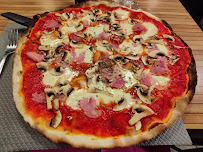 Pizza du Restaurant italien Bella Napoli à Saint-Clair-du-Rhône - n°9