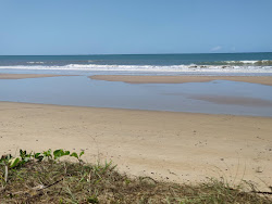 Foto von Strand Lagoa Doce umgeben von Bergen