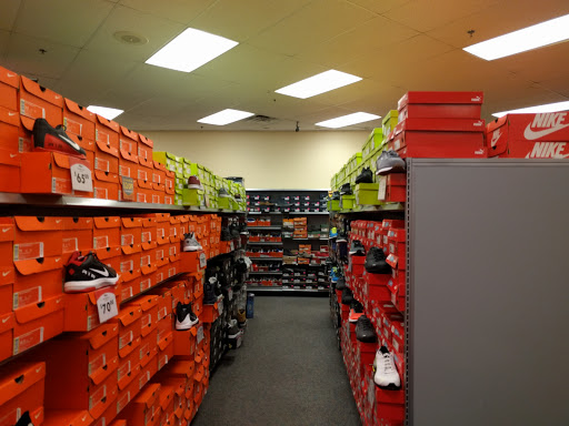 Shoe Carnival, 1905 Scenic Hwy S, Snellville, GA 30078, USA, 