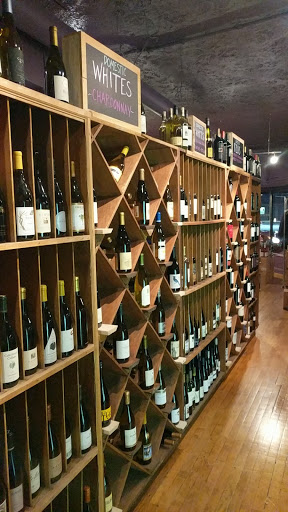 Wine Store «The Wine Merchant», reviews and photos, 3972 Edwards Rd, Cincinnati, OH 45209, USA