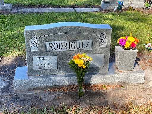 Cemetery «Osceola Memory Gardens - Funeral Homes, Cemetery & Crematory», reviews and photos, 1717 Old Boggy Creek Rd, Kissimmee, FL 34744, USA