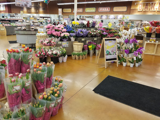 Grocery Store «Fresh Thyme Farmers Market- Newport», reviews and photos, 82 Carothers Rd, Newport, KY 41071, USA