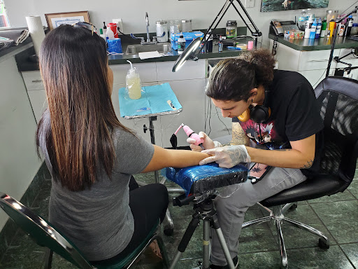 Tattoo Shop «The Electrik Krayon Tattoo Studio», reviews and photos, 4238 Hollywood Blvd, Hollywood, FL 33021, USA
