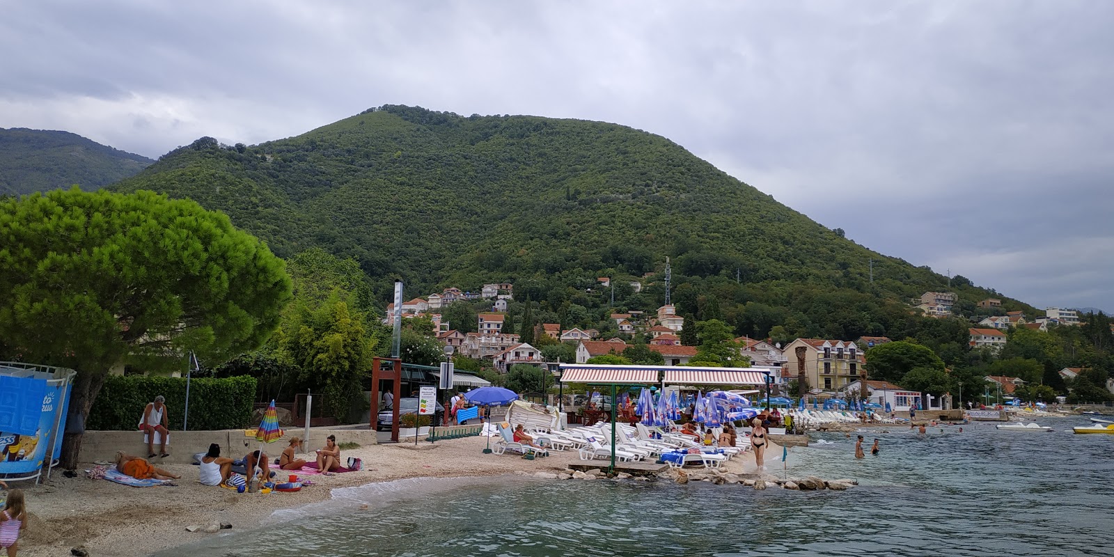 Foto de Plazha Jedro com praia direta