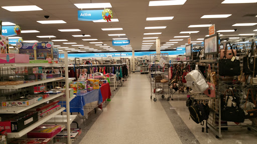 Clothing Store «Ross Dress for Less», reviews and photos, 240 N Courtenay Pkwy, Merritt Island, FL 32953, USA
