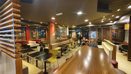 McDonald,s - Centro Comercial Coso Real Avda. de, Av. del Dr. Artero, 31, 22004 Huesca, Spain