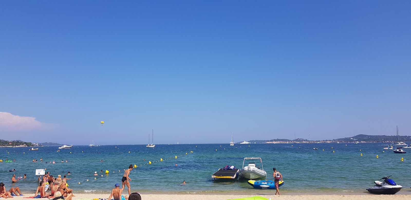 Foto de Praia de Grimaud - lugar popular entre os apreciadores de relaxamento