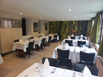 Atmosphère du Restaurant Auberge du Mont Saint-Mard à Vieux-Moulin - n°10