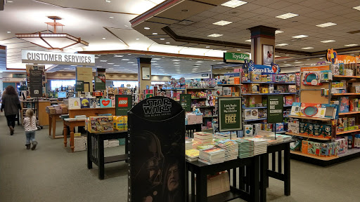 Book Store «Barnes & Noble Booksellers Maple Grove», reviews and photos, 8040 Wedgewood Ln N, Maple Grove, MN 55369, USA