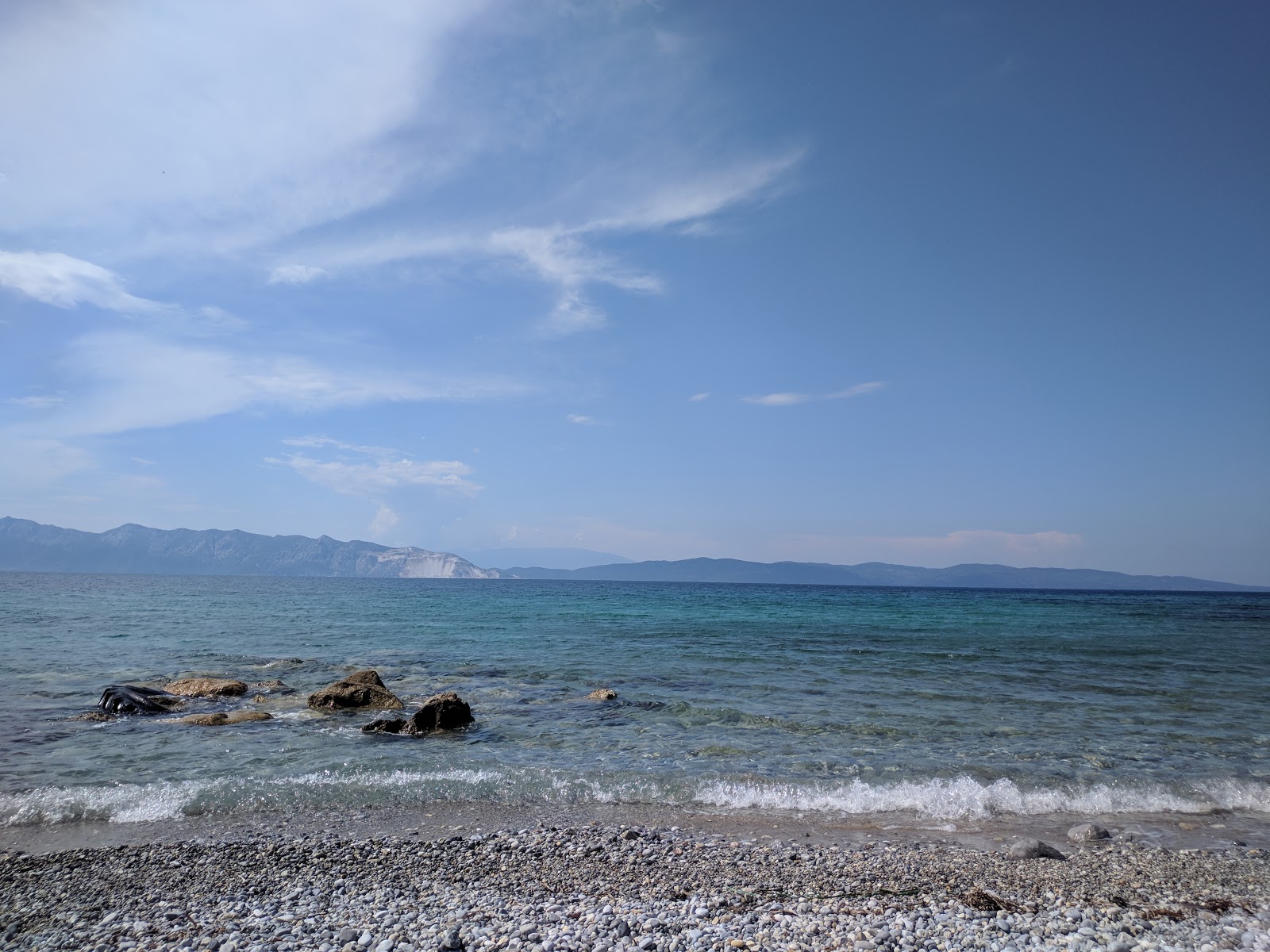 Fotografie cu Punta-Kastri beach cu o suprafață de apă pură albastră