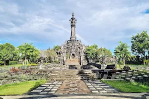 Lapangan Niti Mandala Renon - Monumen Perjuangan Rakyat Bali image