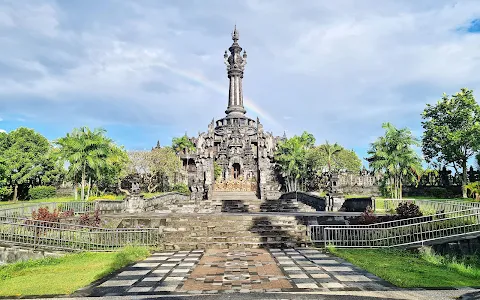 Lapangan Niti Mandala Renon - Monumen Perjuangan Rakyat Bali image