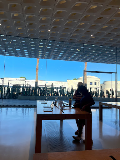 Computer Store «Apple Biltmore», reviews and photos, 2502 E Camelback Rd, Phoenix, AZ 85016, USA