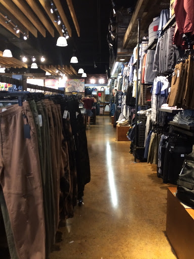 Clothing Store «Tillys», reviews and photos, 343 N Alafaya Trail, Orlando, FL 32828, USA