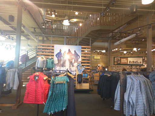 Clothing Store «L.L. Bean», reviews and photos, 340 Legacy Pl, Dedham, MA 02026, USA