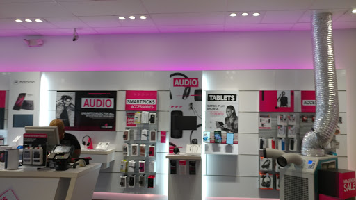 Cell Phone Store «T-Mobile», reviews and photos, 2067 W Mercury Blvd, Hampton, VA 23666, USA
